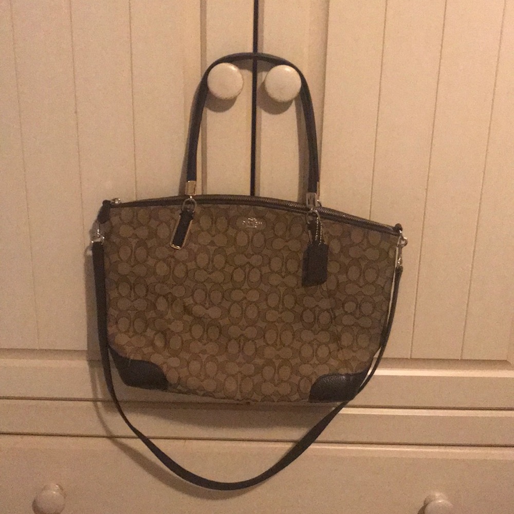 Authentic coach purse!! In great condition.